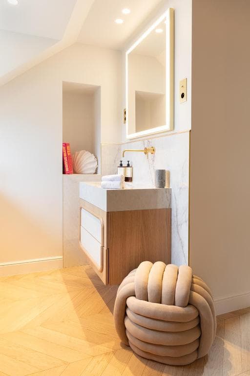 Maison Galante's apartments with Services in Louvre - Rue des Dechargeurs in Paris, France