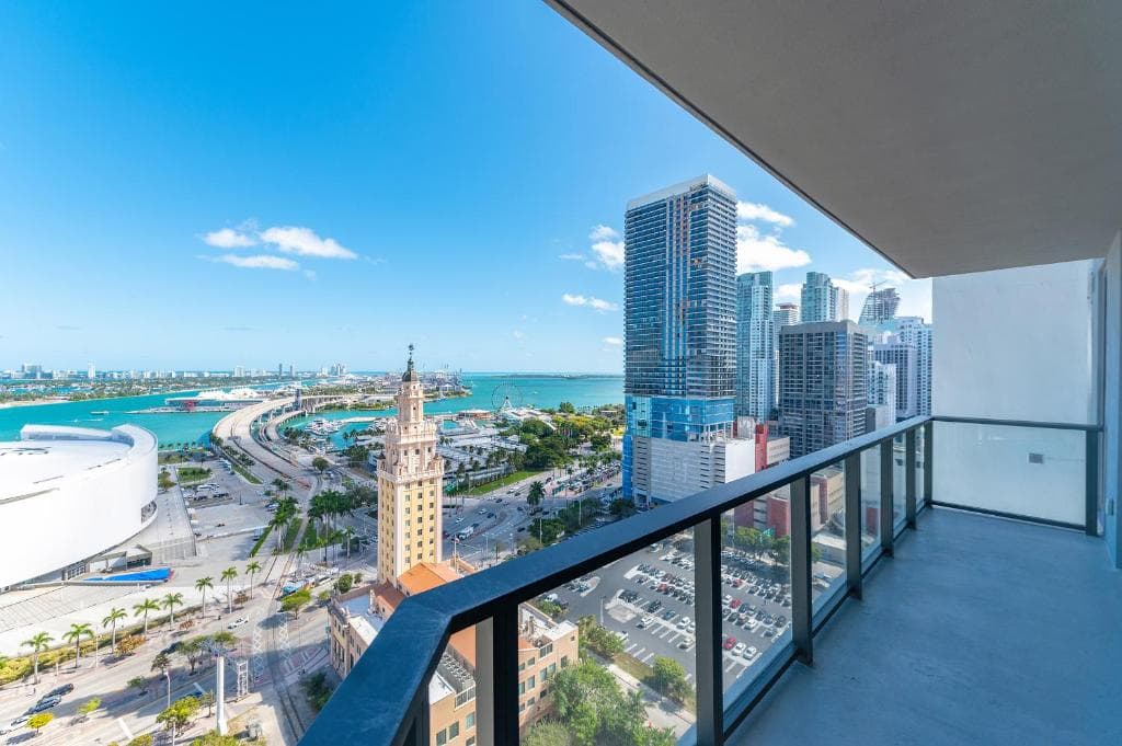 Global Luxury Suites Miami Worldcenter in Miami (FL), United States