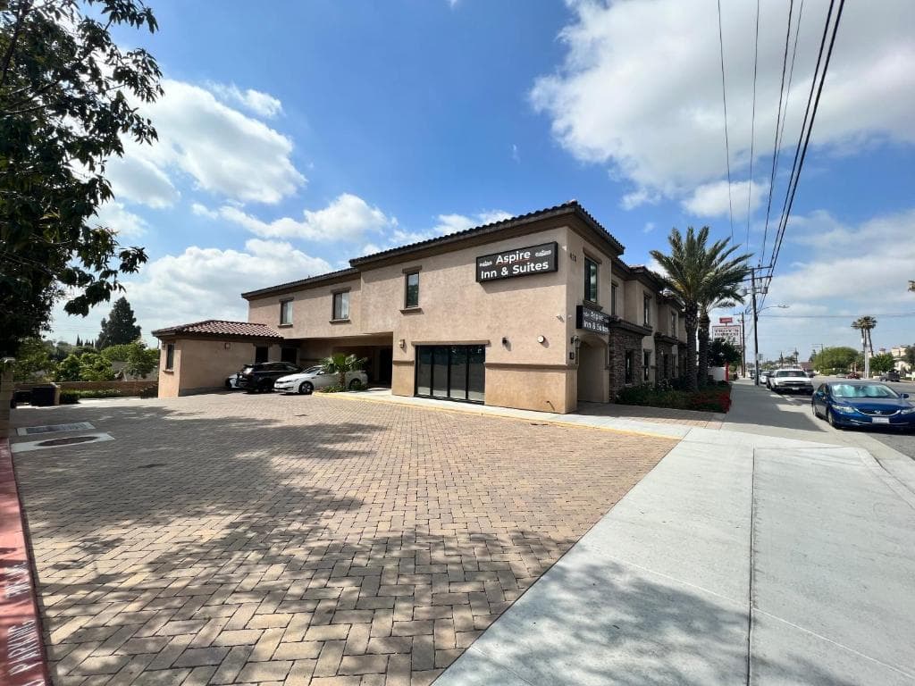 ASPIRE INN & SUITES Orange in Orange (CA), United States