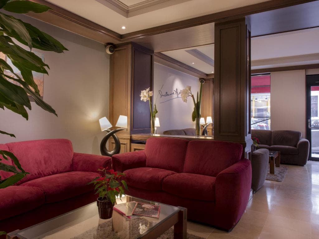 Hotel Apollinaire in Paris, France