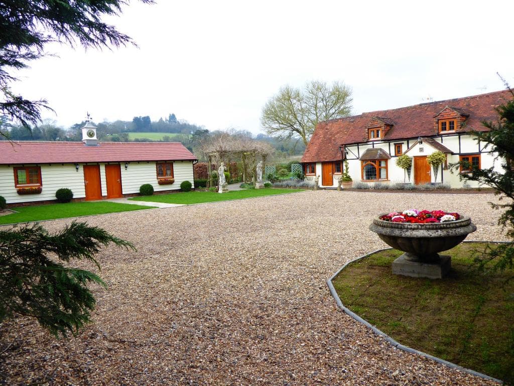 Handywater Luxury B&B in Lower Assendon, United Kingdom