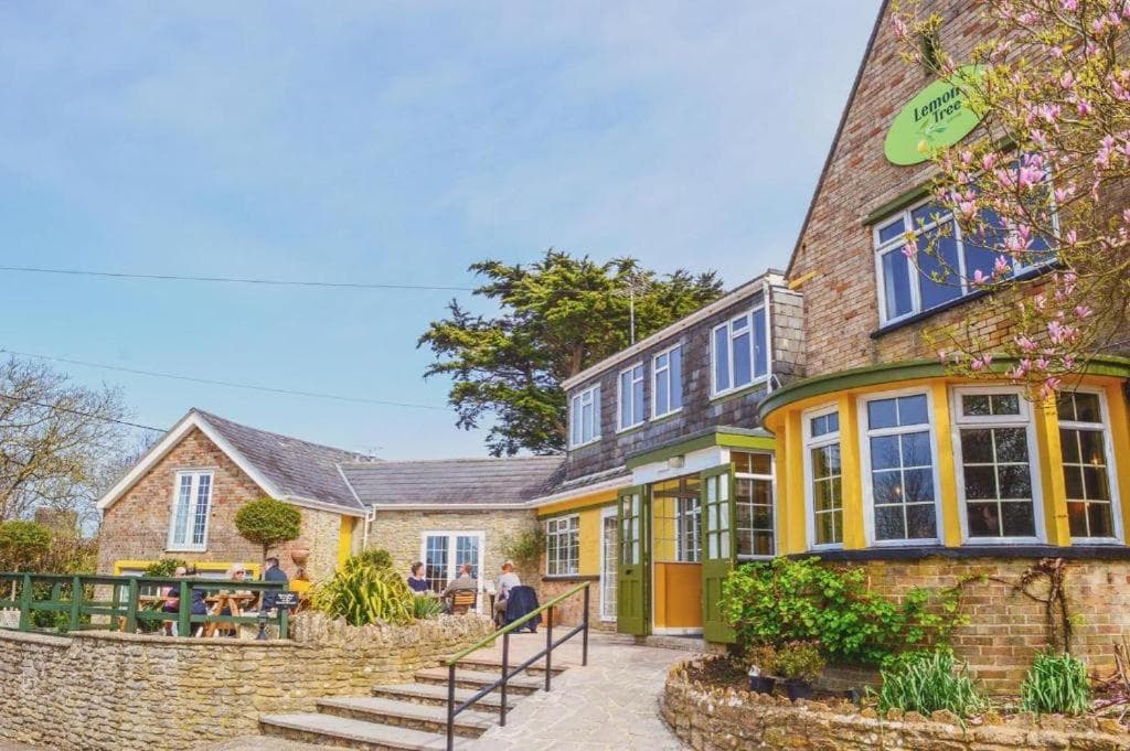 Lemon Tree Rooms - Newly Refurbished Coastal Stay in Dorchester, United Kingdom