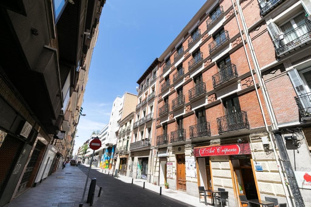 Feelathome Madrid Suites Apartments
