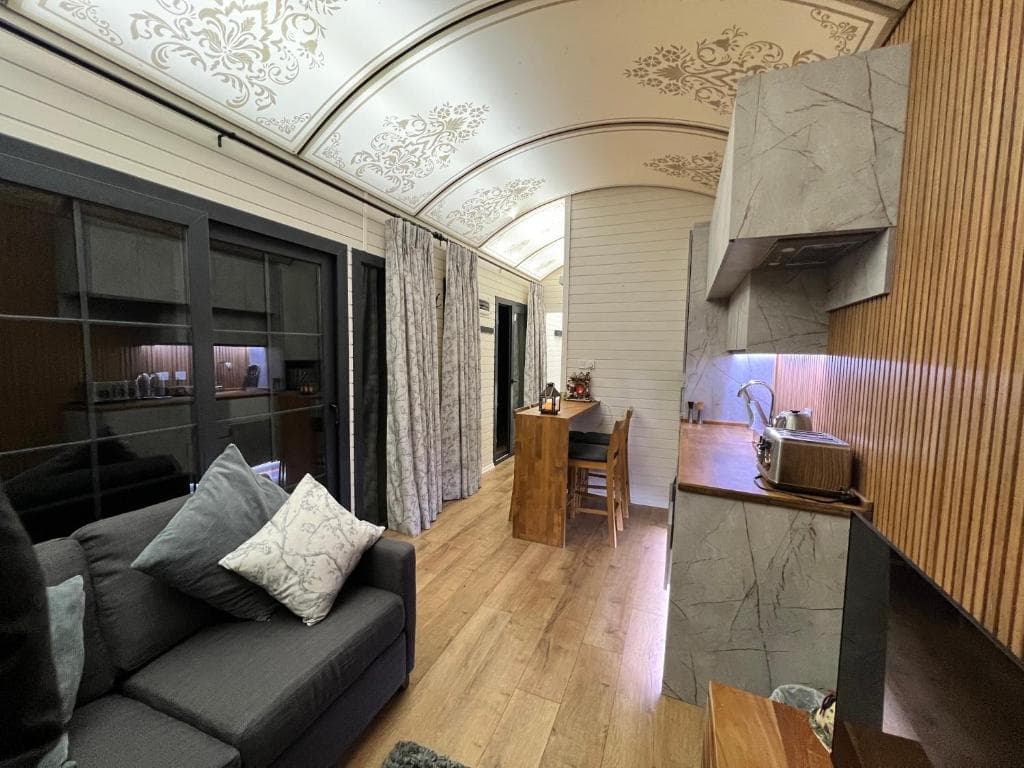 Burtree Country House, Tipi's, Treehouse & Lodge & house rooms with hot tubs in a private garden in Coxwold, United Kingdom