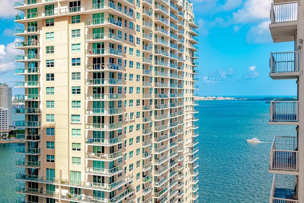 Lovely condo with city & ocean views. Sleep up to 6 people! in Miami (FL), United States