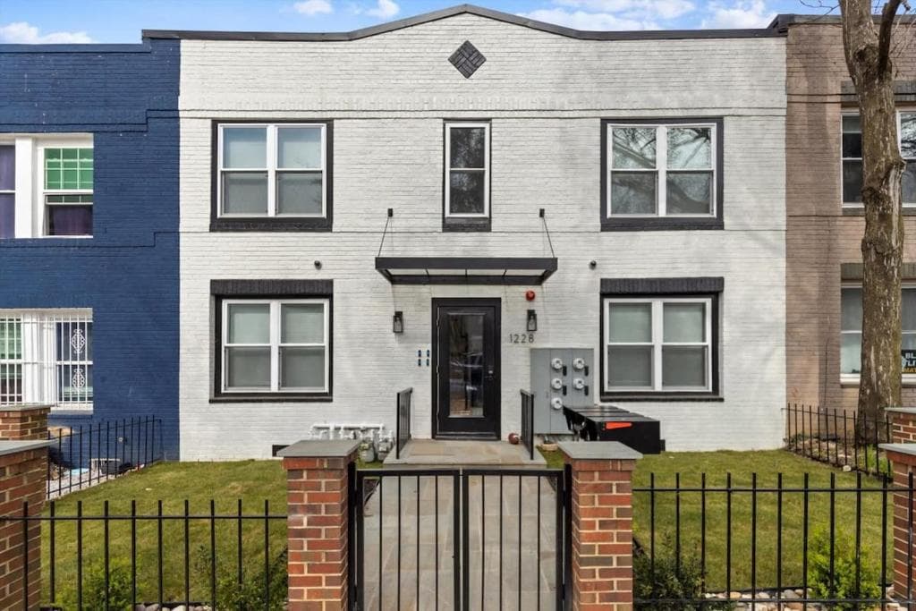 Excellent 2-BR Condo in Hip Area of DC in Washington D.C., United States