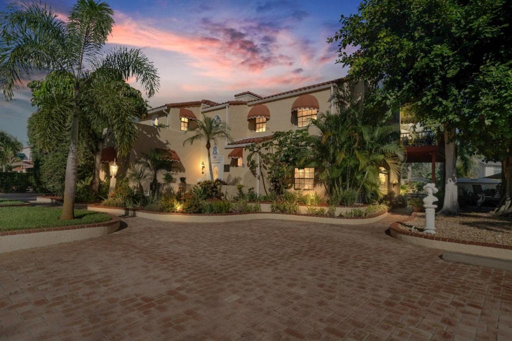 Banyan House Vacation Rentals in Venice (FL), United States