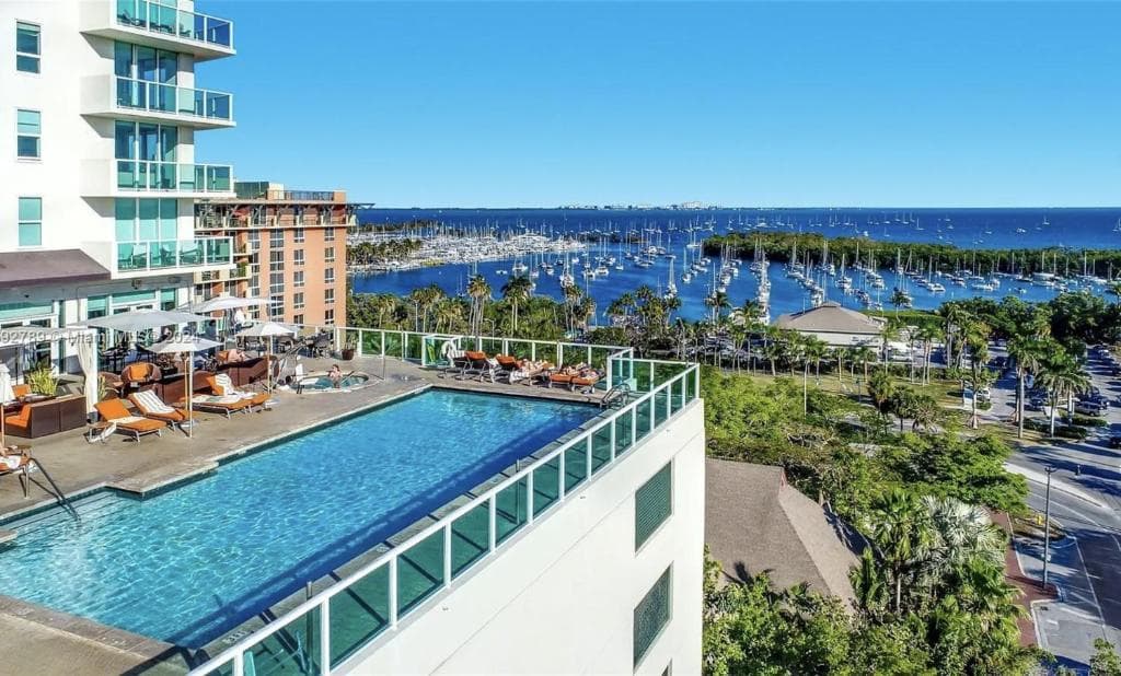 Balcony Ocean View ! WiFi - Pool - Gym - Parking in Miami (FL), United States