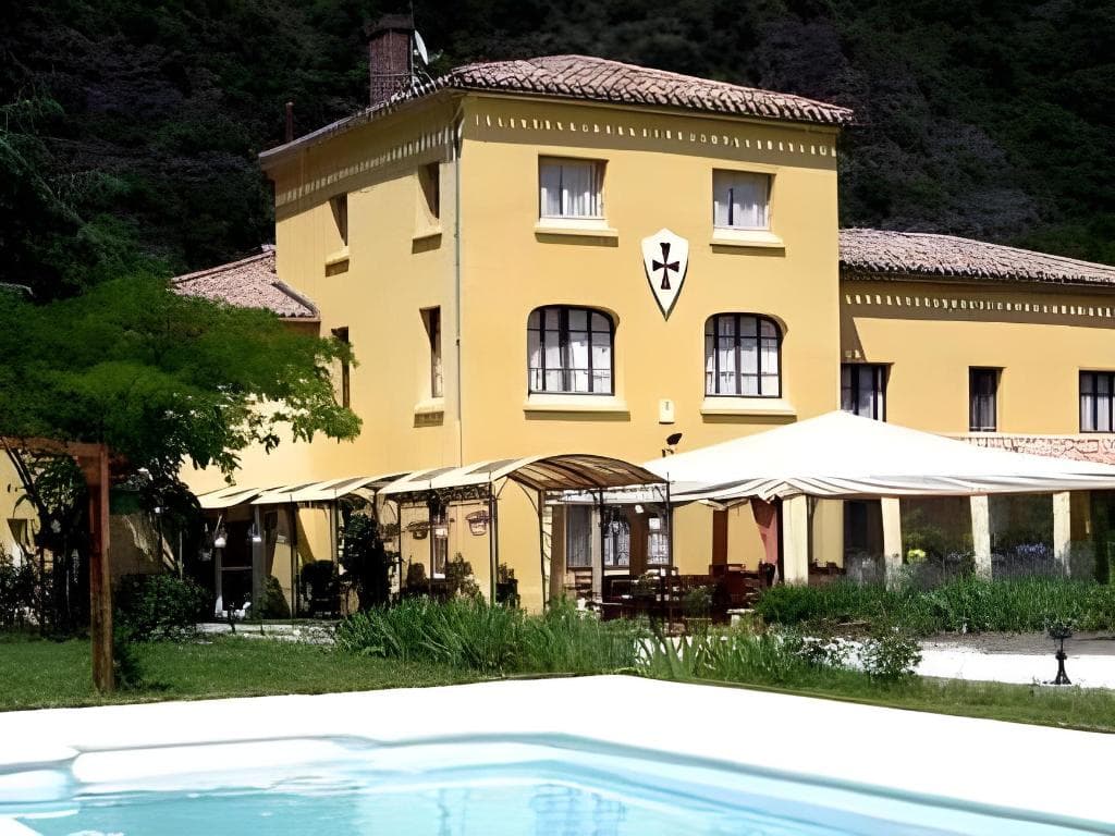 Hotel Restaurant Rose des Pyrenees in Belvianes Et Cavirac, France