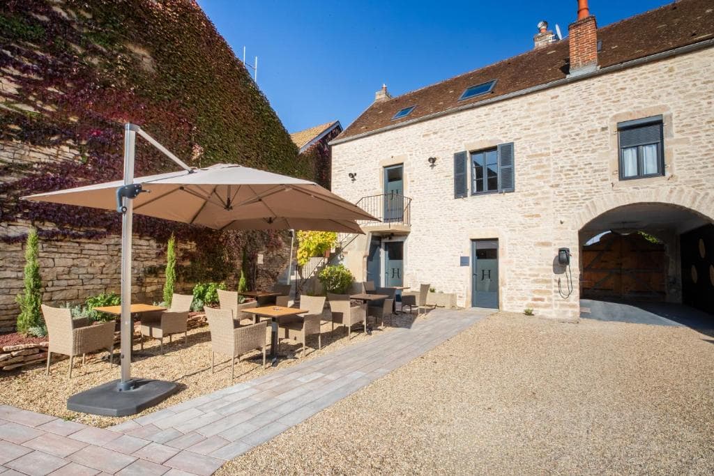 hotel les vents d'anges PARKING prive in Beaune, France