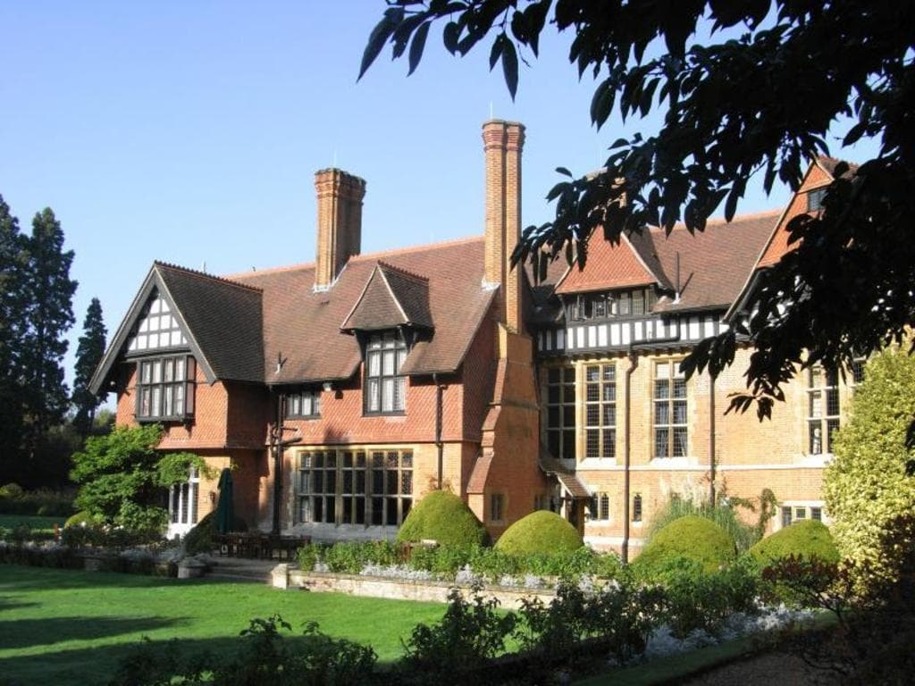 Best Western PLUS Grim's Dyke Hotel in London, United Kingdom