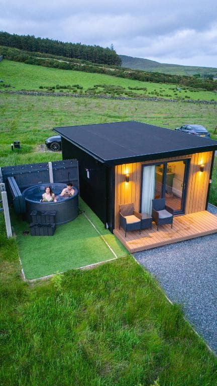 OAKWOOD GLAMPING Mourne Mountains in Kilkeel, United Kingdom